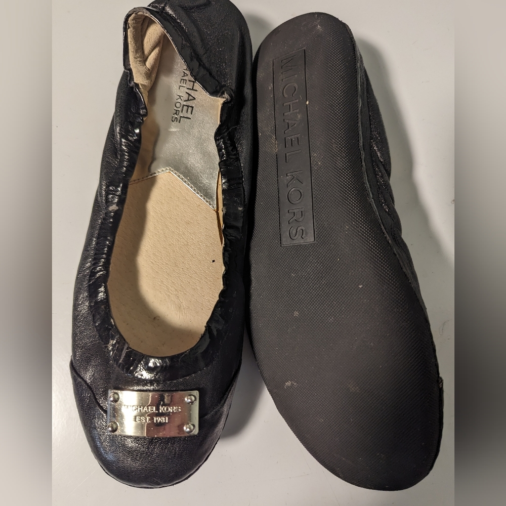 Flats - Picture 1 of 2